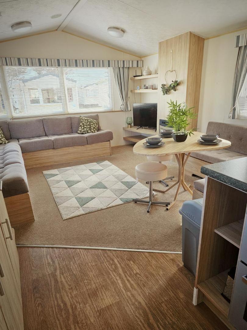 Lyon's Robin Hood Caravan Sbw * Rhyl